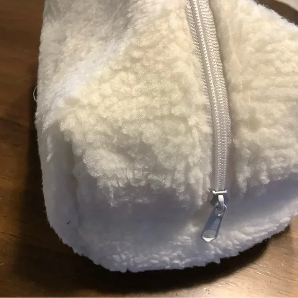 New Soft Furry Makeup Pouch - Picture 3 of 3